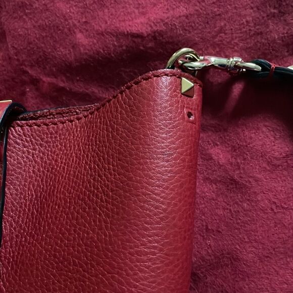 Valentino Garavani Medium Grainy Rockstud Bag - Picture 6 of 11